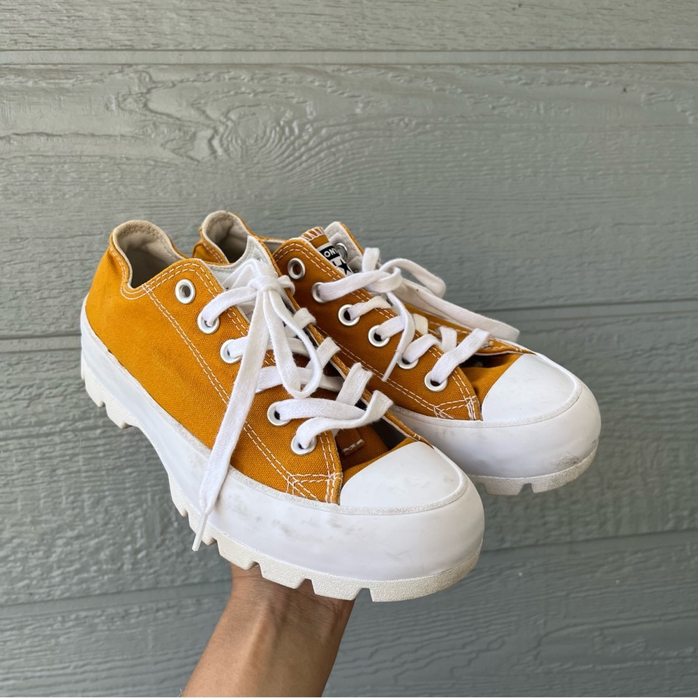 Converse lugged low top